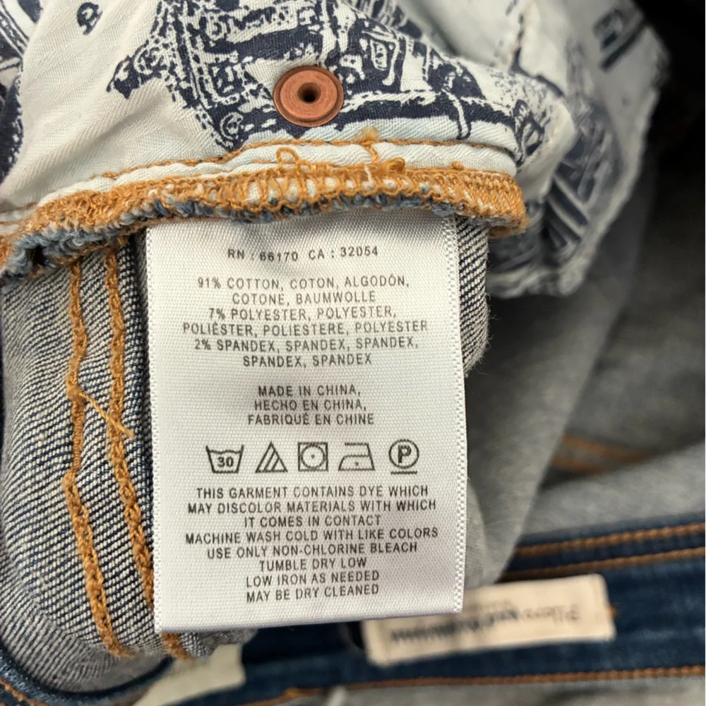 Pilcro and the Letterpress Anthropologie slim straight Jeans in Indigo‎